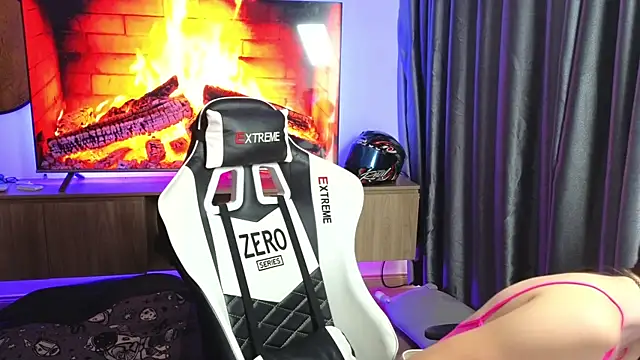 Snapshot of laxyflaxyy chatting on November 12, 2:04 am laxyflaxyy online show from November 12, 2:04 am