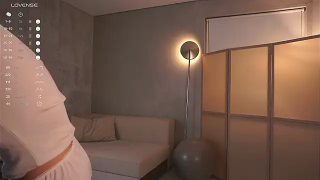 Moon cutie online show from February 3, 6:35 pm