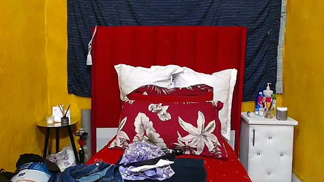 Candycrush2555 online show from October 2, 4:49 am