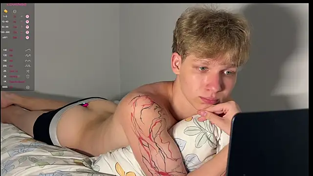 walter cute online show from March 7, 4:12 pm
