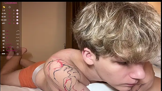 walter cute online show from April 4, 7:09 pm