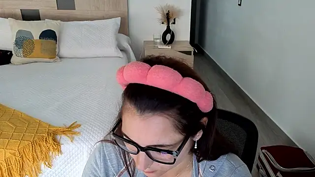 Snapshot of morninglorytv chatting on November 4, 8:18 am morninglorytv online show from November 4, 8:18 am