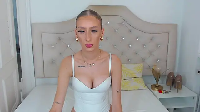Snapshot of NatalieSensual chatting on June 19, 9:04 am NatalieSensual online show from June 19, 9:04 am