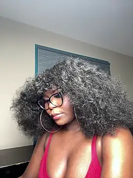 WomanNextdoor1 online show from February 18, 5:05 am