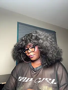 WomanNextdoor1 online show from May 21, 10:45 am