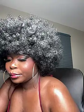 WomanNextdoor1 online show from April 21, 10:16 pm