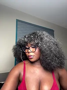 WomanNextdoor1 online show from May 26, 6:55 am