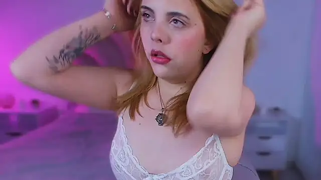 MiaColucci18 online show from February 16, 11:20 am