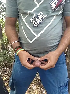 Snapshot of Aeroxx chatting on April 1, 4:36 am Aeroxx online show from April 1, 4:36 am