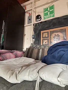 Snapshot of Shankortiz chatting on February 19, 6:27 pm Shankortiz online show from February 19, 6:27 pm