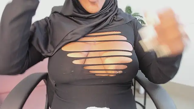 yasmin elite online show from December 22, 11:10 am