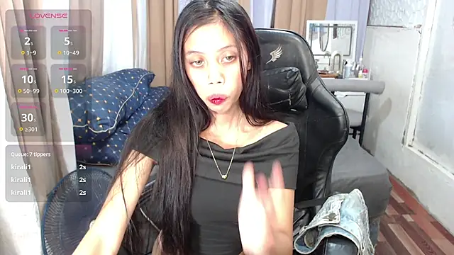 Snapshot of kourtneyluv_ chatting on July 6, 5:14 am kourtneyluv online show from July 6, 5:14 am