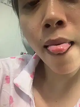 Snapshot of Minee1202 chatting on October 7, 4:19 pm Minee1202 online show from October 7, 4:19 pm