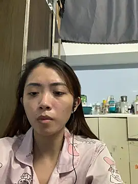 Snapshot of Minee1202 chatting on July 7, 7:45 am Minee1202 online show from July 7, 7:45 am
