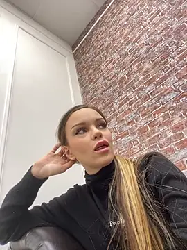 MarilynNova online show from December 21, 4:14 am