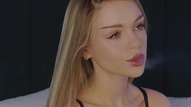 MarilynNova online show from April 15, 4:40 am