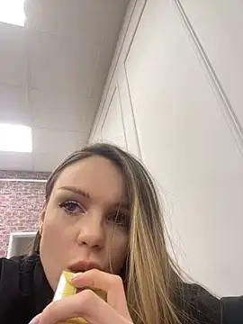 MarilynNova online show from October 28, 4:13 am