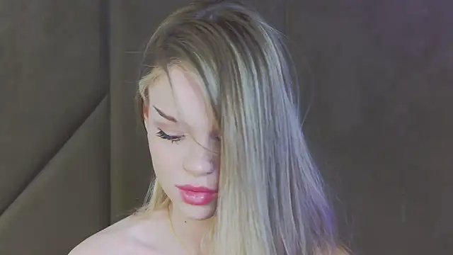 MarilynNova online show from April 3, 4:41 am