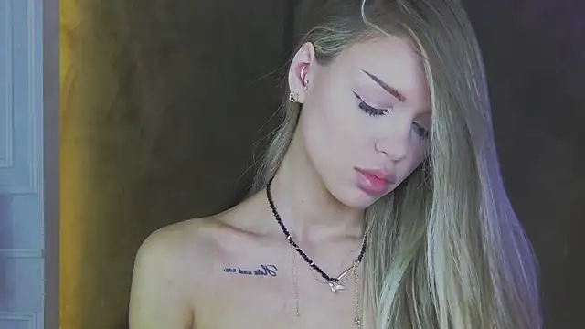 MarilynNova online show from May 10, 4:16 am