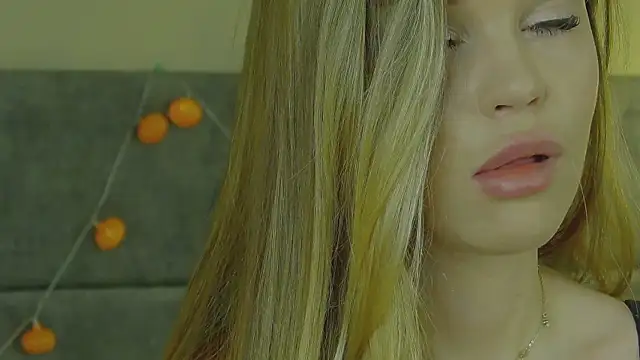 MarilynNova online show from October 30, 4:33 am