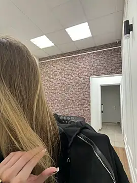 MarilynNova online show from February 4, 5:02 am