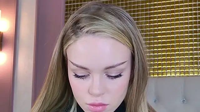 MarilynNova online show from March 29, 5:53 am