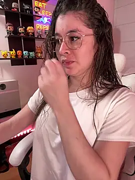 Snapshot of Sharon_07 chatting on February 23, 11:16 pm Sharon 07 online show from February 23, 11:16 pm