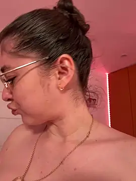 Snapshot of Sharon_07 chatting on February 20, 6:19 am Sharon 07 online show from February 20, 6:19 am