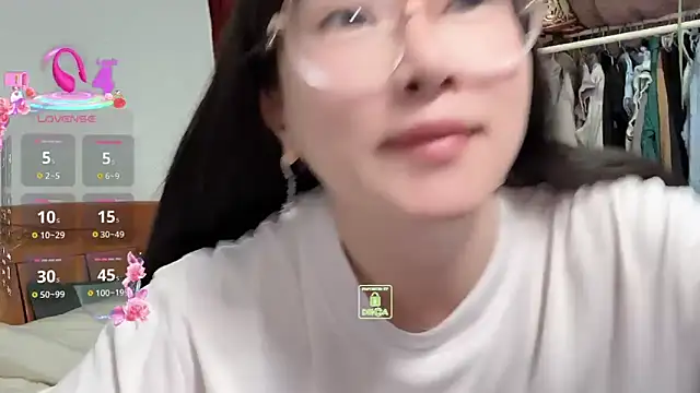 Snapshot of Liqinqin chatting on October 11, 5:03 pm Liqinqin online show from October 11, 5:03 pm