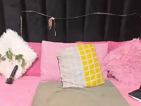 AmazingDarkDoll online show from February 22, 1:46 pm