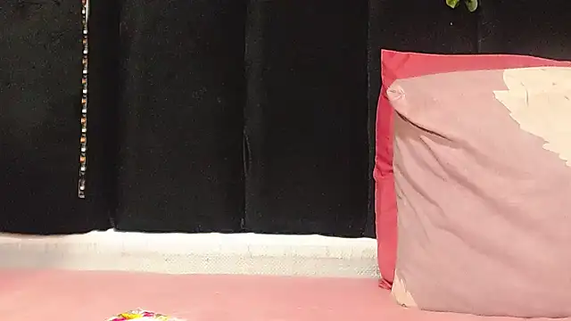 AmazingDarkDoll online show from November 20, 6:30 pm