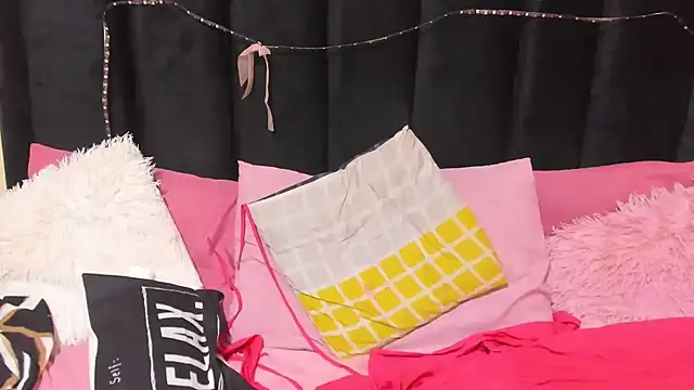 AmazingDarkDoll online show from February 25, 2:39 pm