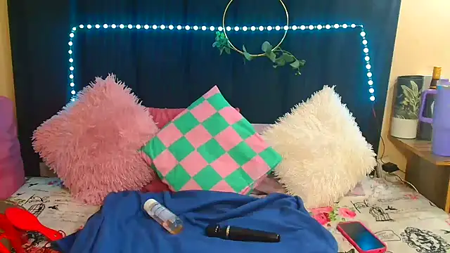 AmazingDarkDoll online show from November 4, 4:22 pm