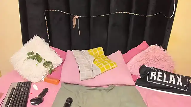 AmazingDarkDoll online show from February 23, 1:51 am