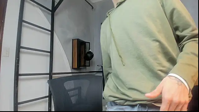 Snapshot of Dani_mc1 chatting on November 12, 11:36 am Dani mc1 online show from November 12, 11:36 am