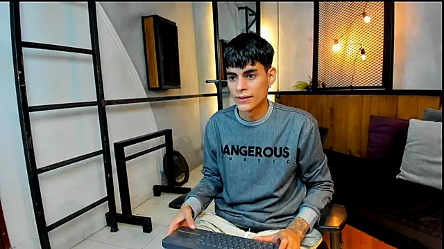 Snapshot of Dani_mc1 chatting on November 23, 11:53 am Dani mc1 online show from November 23, 11:53 am