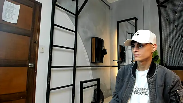 Snapshot of Dani_mc1 chatting on November 8, 11:47 am Dani mc1 online show from November 8, 11:47 am