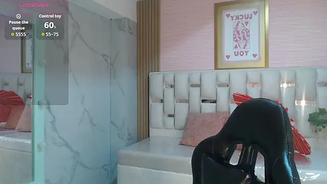 Snapshot of allyssa_bellini_s chatting on October 24, 8:30 pm allyssa bellini s online show from October 24, 8:30 pm