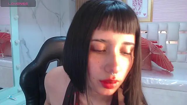 Snapshot of allyssa_bellini_s chatting on November 1, 8:25 pm allyssa bellini s online show from November 1, 8:25 pm