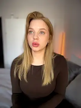 LilyFlamee online show from March 14, 2:56 pm