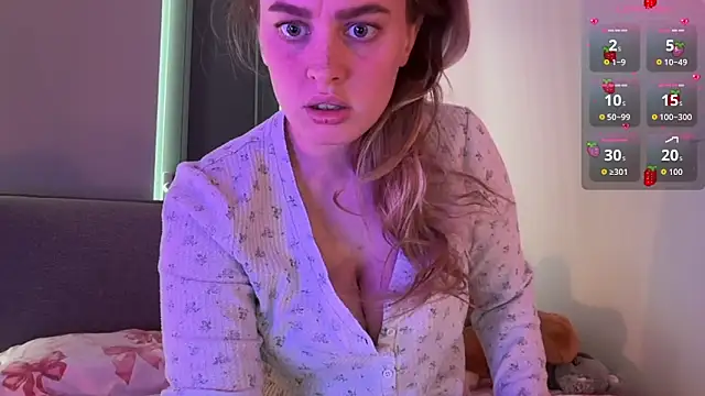 jjulietterose online show from May 10, 10:52 am
