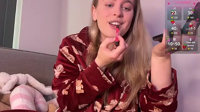 jjulietterose online show from May 15, 7:28 am