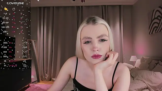 sashaloveyou online show from April 7, 7:59 pm