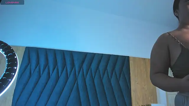 Snapshot of Samy_Grey01 chatting on December 5, 4:11 am Samy Grey01 online show from December 5, 4:11 am