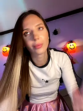 LINA ALL EYES ON YOU online show from October 25, 5:46 pm