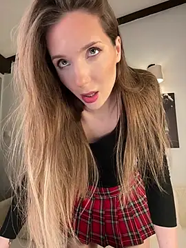 LINA ALL EYES ON YOU online show from March 18, 7:15 pm