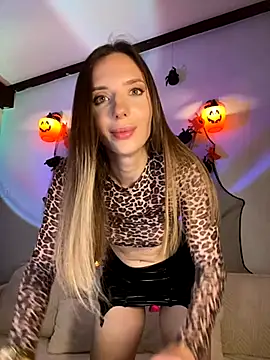 LINA ALL EYES ON YOU online show from October 24, 7:24 pm