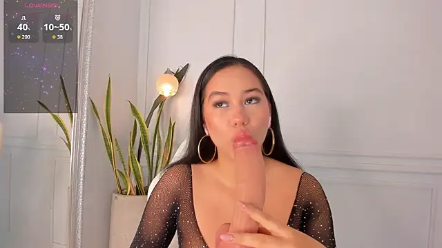 Jazmiinee online show from November 5, 8:01 pm