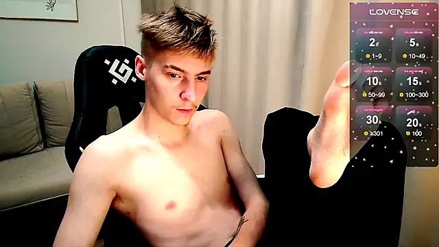 MrSexyCum4U online show from October 28, 7:35 pm