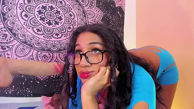 EMILYY WALKER online show from June 3, 1:01 pm